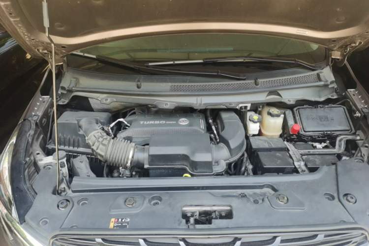 Used Buick GL8 2022 Land Cruiser Executive Class 652T Comfort Model Engine Bay
