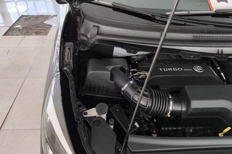Used Buick GL8 2022 Land Cruiser Executive Class 652T Comfort Model Engine Bay Right