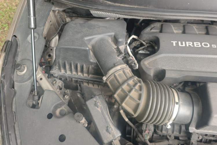 Used Buick GL8 2022 ES Landtrek 653T Luxury Edition Engine Bay Right