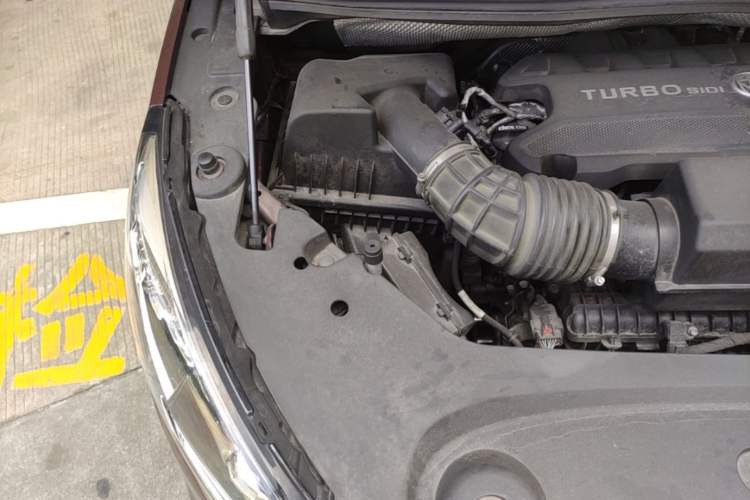 Used Buick GL8 2022 ES Land Cruiser 653T Luxury Model Engine Bay Right