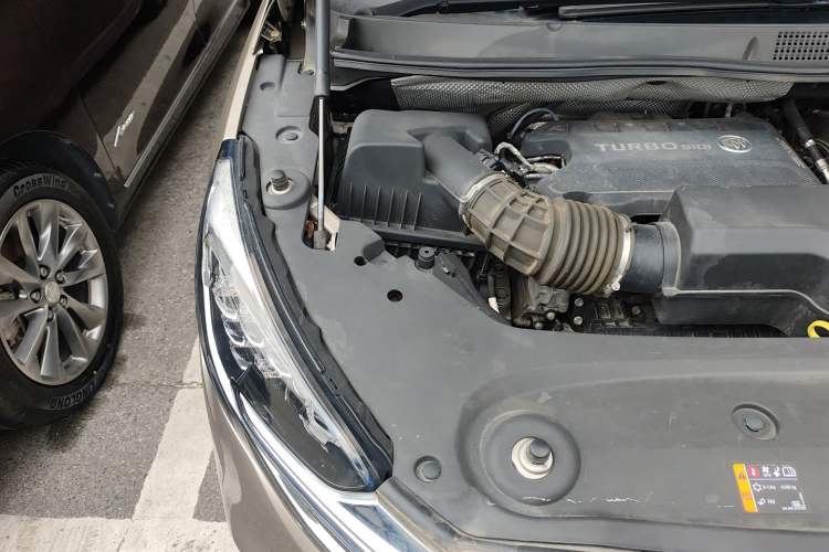 Used Buick GL8 2022 ES Land Cruiser 653T Luxury Model Engine Bay Right