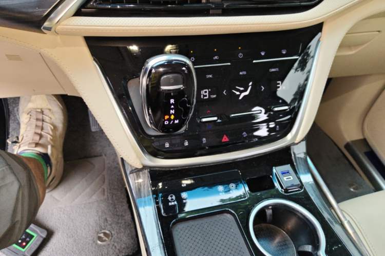 Used Buick GL8 2022 ES Landtrek 653T Luxury Edition Gear Lever