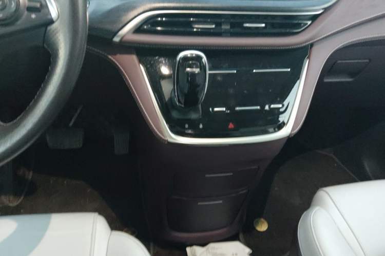 Used Buick GL8 2022 Avenir Aivia Six-Seat Deluxe Edition Gear Lever