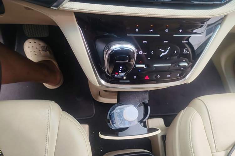 Used Buick GL8 2022 ES Landtrek 653T Luxury Edition Gear Lever