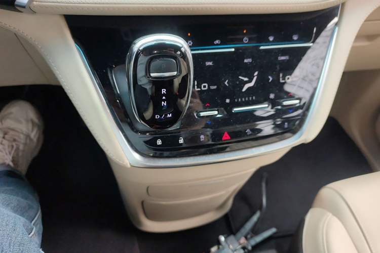 Used Buick GL8 2022 ES Land Cruiser 653T Luxury Model Gear Lever