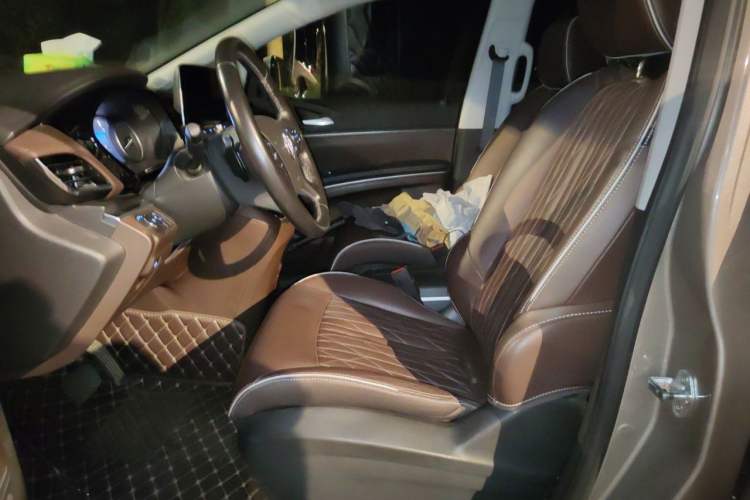 Used Buick GL8 2022 Land Business Class 652T Luxury Model Left Front Seat