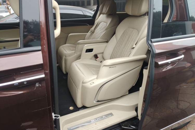 Used Buick GL8 2022 ES Landtrek 653T Flagship Model Left Rear Seat