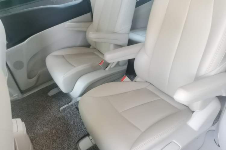 Used Buick GL8 2022 Land Cruiser Executive Class 652T Comfort Model Left Rear Seat