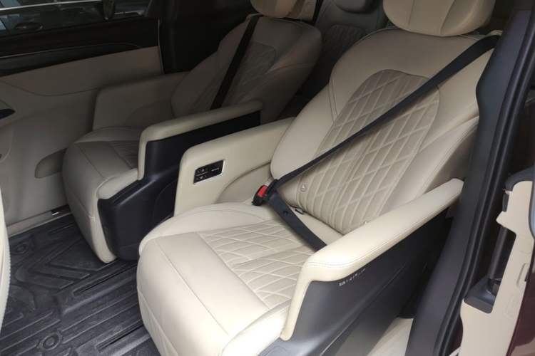 Used Buick GL8 2022 ES Land Cruiser 653T Luxury Model Left Rear Seat
