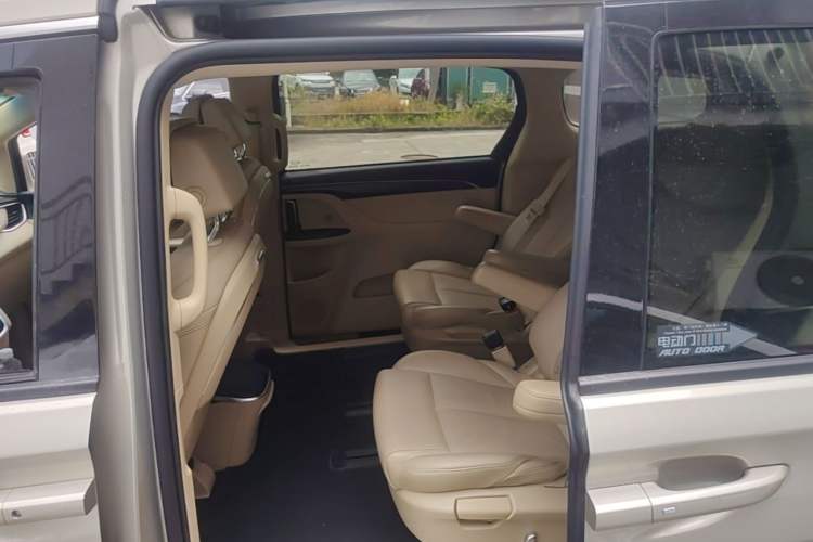 Used Buick GL8 2022 ES Landtrek 653T Luxury Edition Left Rear Seat