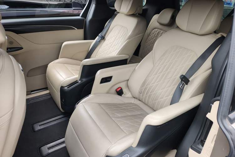 Used Buick GL8 2022 ES Land Cruiser 653T Luxury Model Left Rear Seat