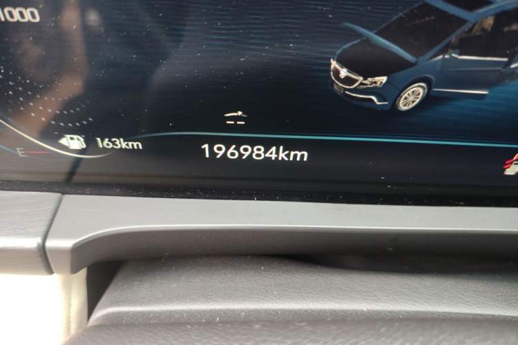 Used Buick GL8 2022 ES Landtrek 653T Flagship Model Odometer Close Up