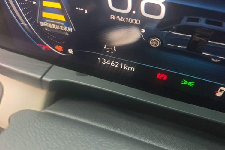 Used Buick GL8 2022 ES Landtrek 653T Luxury Edition Odometer Close Up