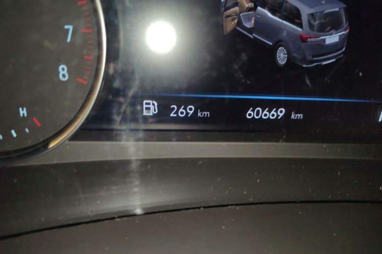 Used Buick GL8 2022 Land Business Class 652T Luxury Model Odometer Close Up