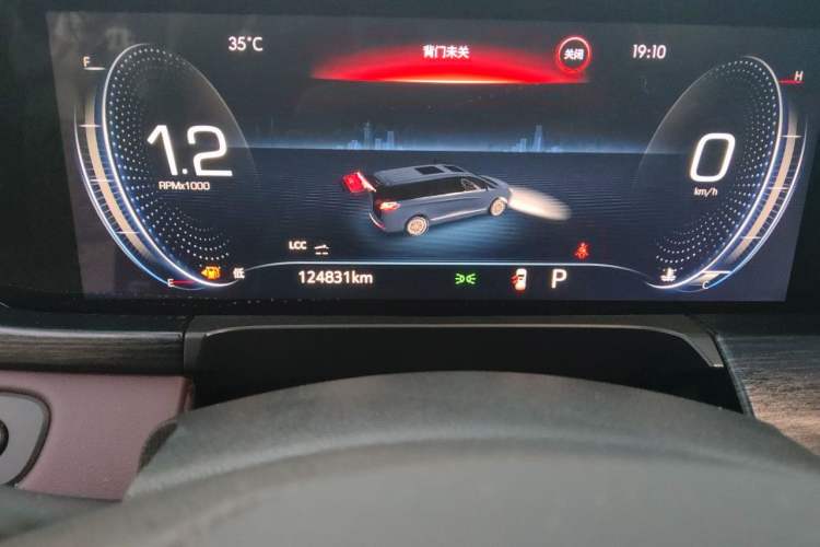 Used Buick GL8 2022 Avenir Aivia Six-Seat Deluxe Edition Odometer Close Up