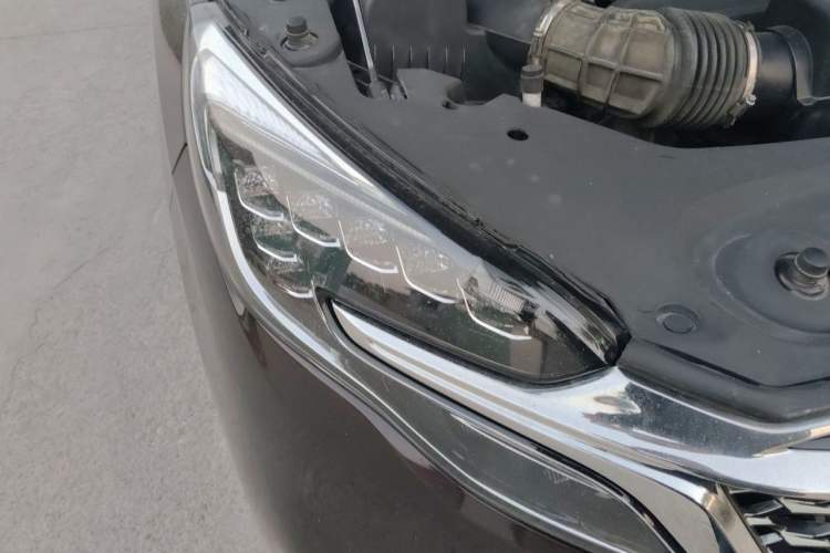 Used Buick GL8 2022 Avenir Aivia Six-Seat Deluxe Edition Right Front Headlight