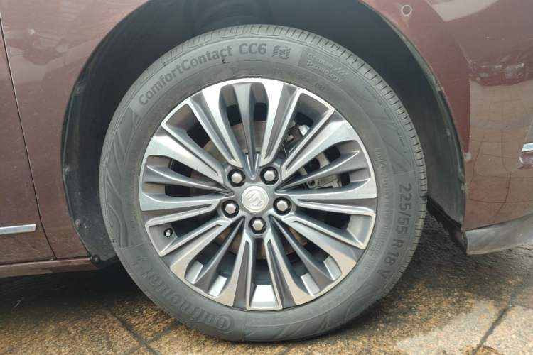 Used Buick GL8 2022 ES Landtrek 653T Flagship Model Right Front Wheel Hub