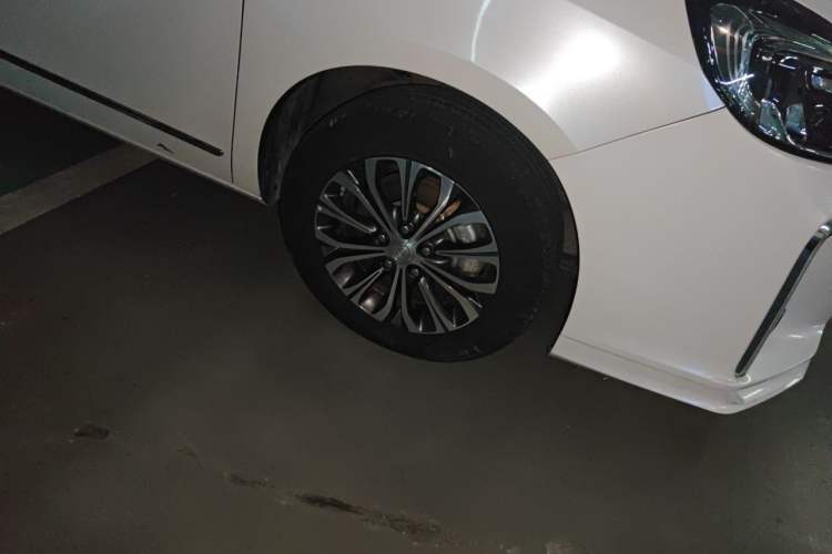Used Buick GL8 2022 Land Business Class 652T Luxury Model Right Front Wheel Hub