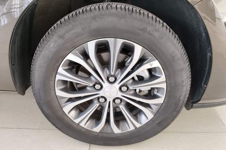 Used Buick GL8 2022 Land Cruiser Executive Class 652T Comfort Model Right Front Wheel Hub