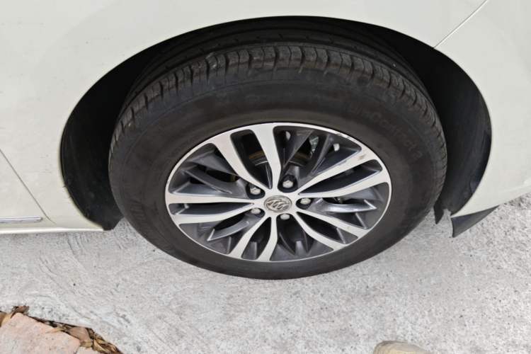 Used Buick GL8 2022 ES Landtrek 653T Luxury Edition Right Front Wheel Hub