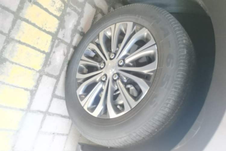 Used Buick GL8 2022 Land Cruiser Executive Class 652T Comfort Model Right Front Wheel Hub