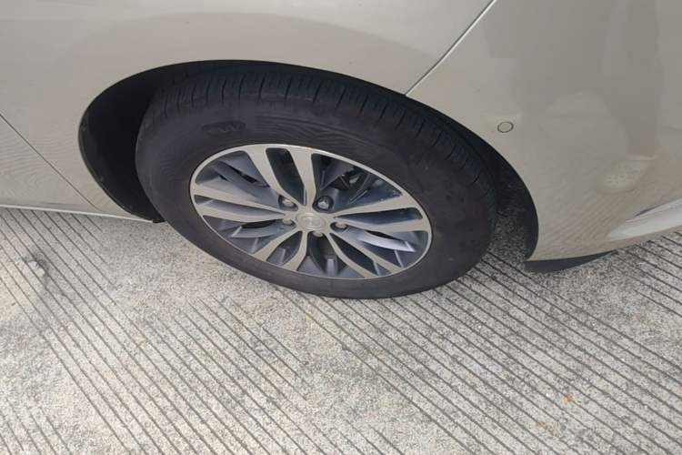 Used Buick GL8 2022 ES Landtrek 653T Luxury Edition Right Front Wheel Hub