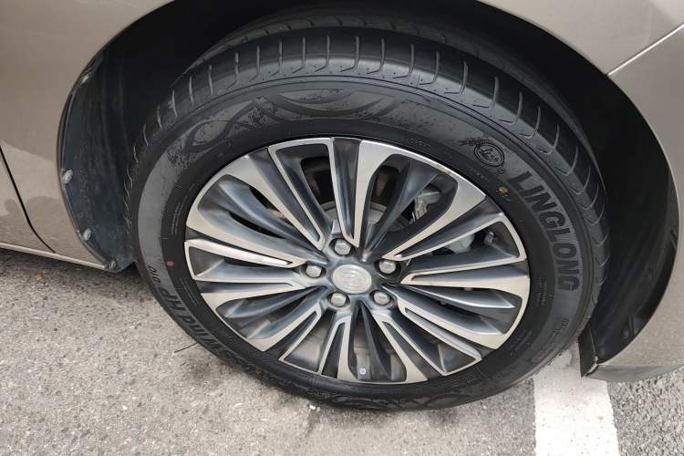 Used Buick GL8 2022 ES Land Cruiser 653T Luxury Model Right Front Wheel Hub