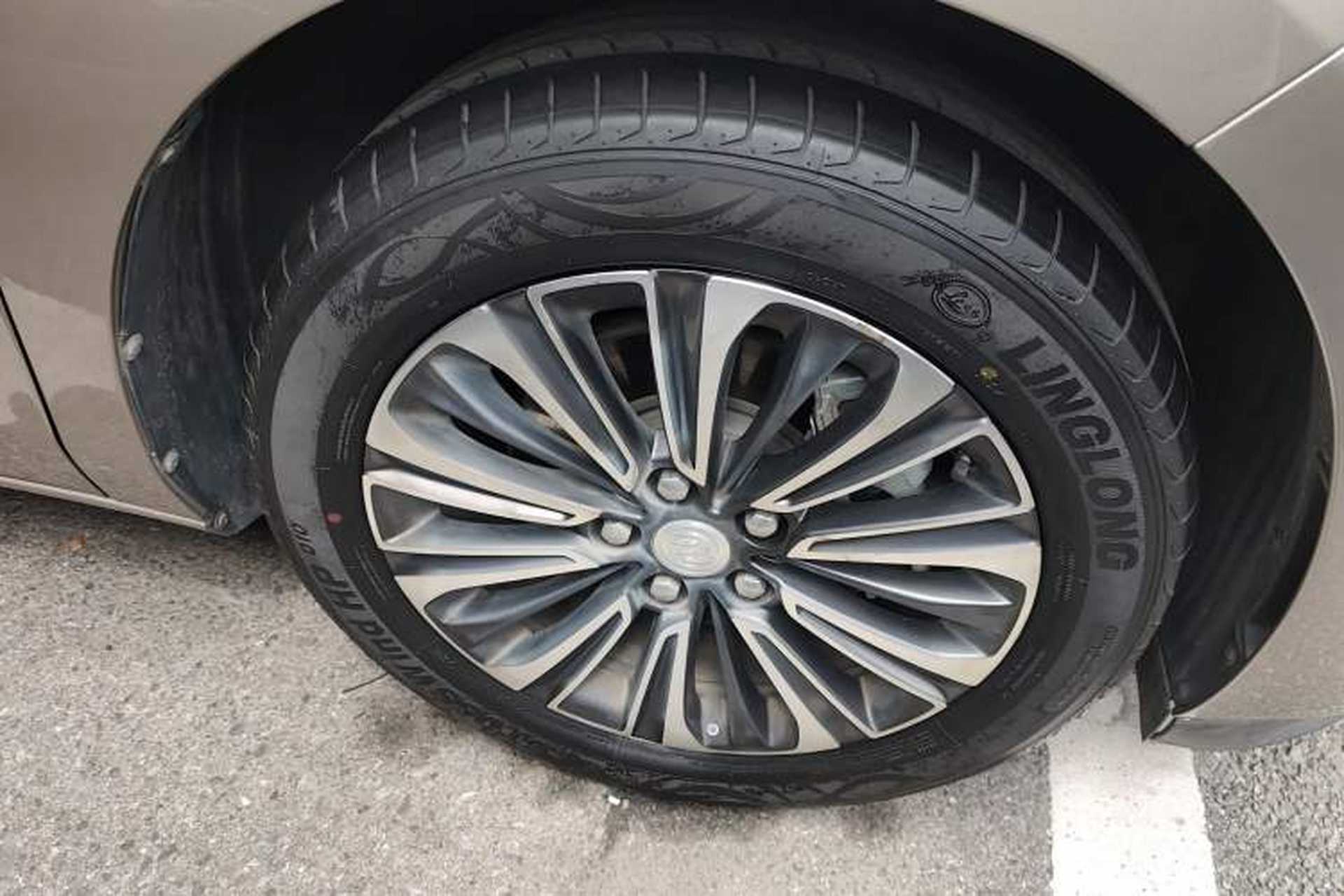 Used Buick GL8 2022 ES Land Cruiser 653T Luxury Model Right Front Wheel Hub