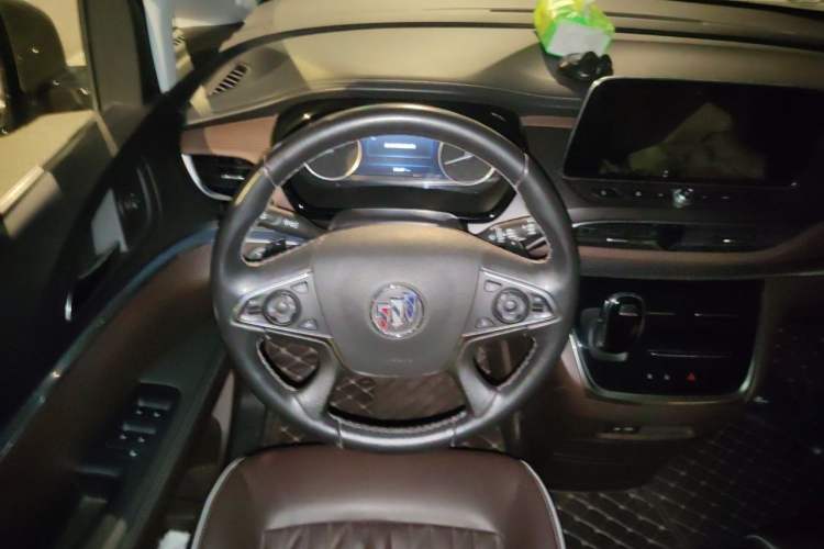 Used Buick GL8 2022 Land Business Class 652T Luxury Model Steering Wheel