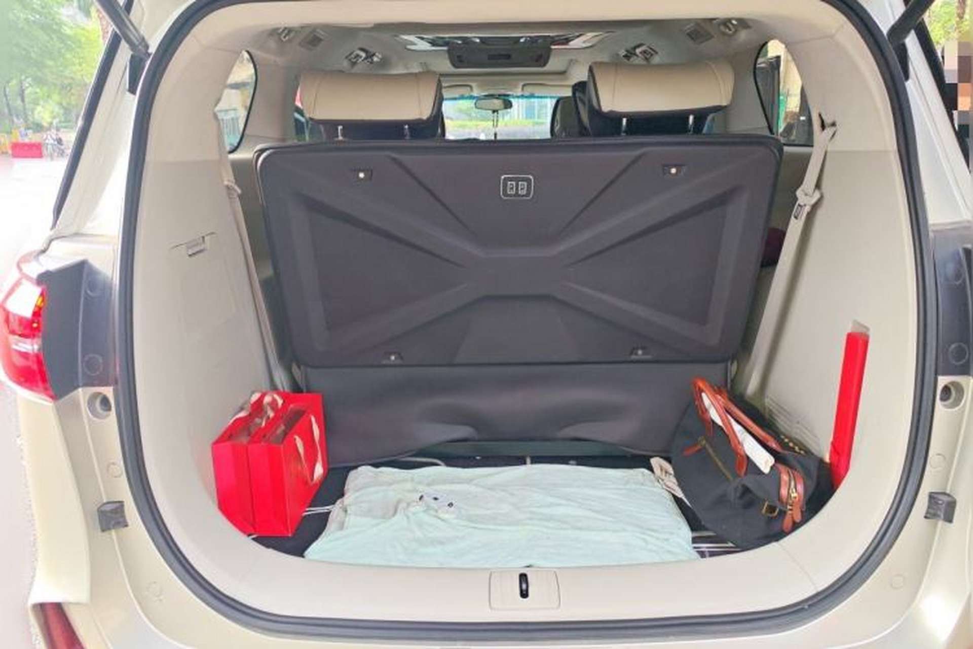 Used Buick GL8 2022 ES Landtrek 653T Comfort Edition Trunk