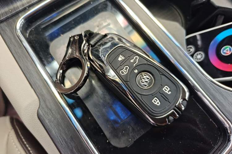Used Buick GL8 2022 Land Cruiser Executive Class 652T Comfort Model Vehicle Key