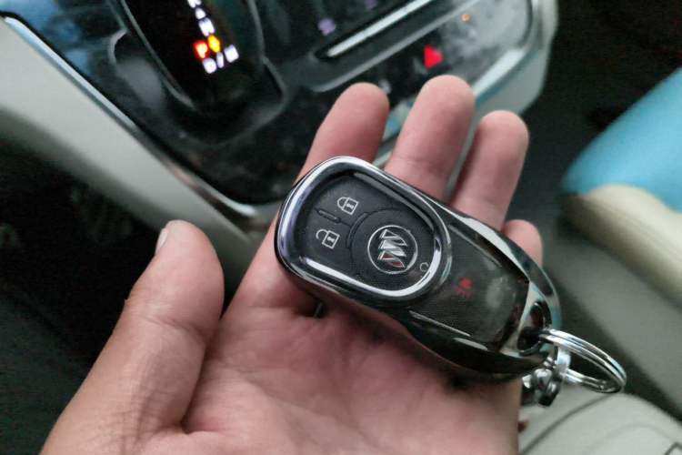 Used Buick GL8 2022 Land Cruiser Executive Class 652T Comfort Model Vehicle Key