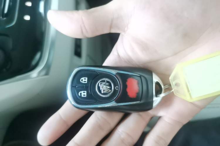 Used Buick GL8 2022 Land Cruiser Executive Class 652T Comfort Model Vehicle Key