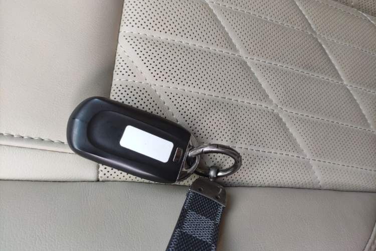 Used Buick GL8 2022 ES Land Cruiser 653T Luxury Model Vehicle Key