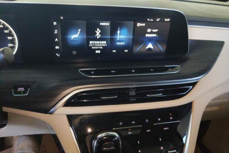 Used Buick GL8 2022 ES Landtrek 653T Flagship Model Audio And AC Panel