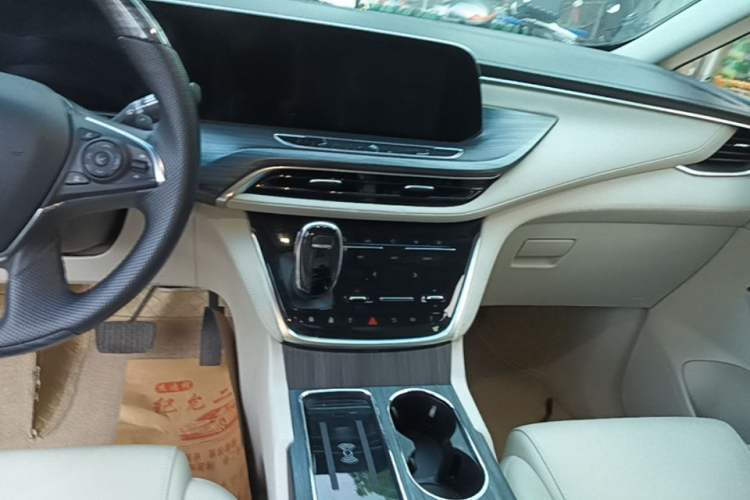 Used Buick GL8 2022 ES Landtrek 653T Comfort Edition Audio And AC Panel