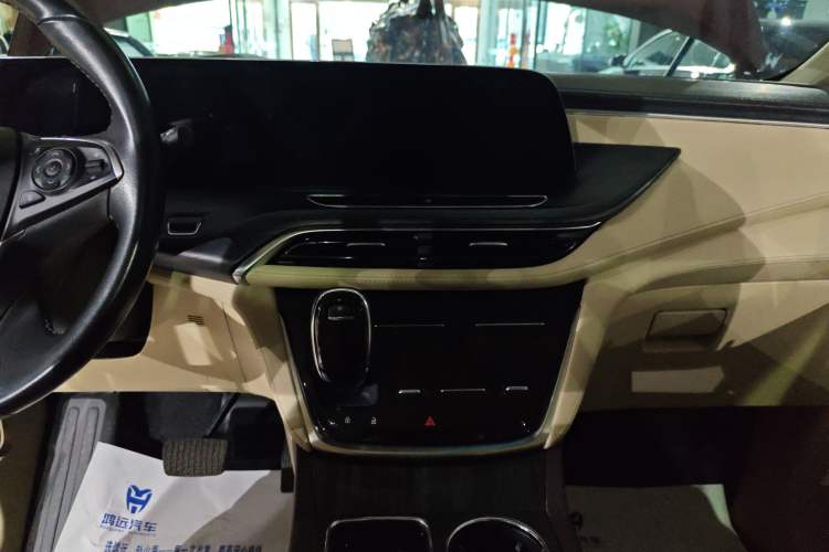 Used Buick GL8 2022 ES Land Cruiser 653T Luxury Model Audio And AC Panel