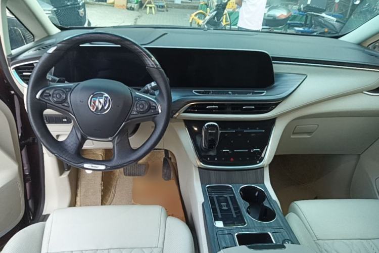 Used Buick GL8 2022 ES Landtrek 653T Comfort Edition Center Console