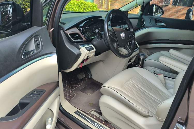 Used Buick GL8 2022 Land Executive Class 652T Prestige Model Driver Seat
