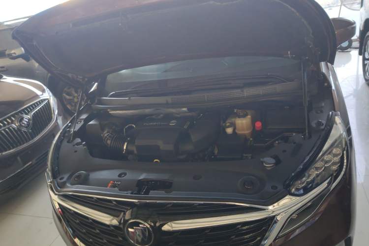 Used Buick GL8 2022 ES Landtrek 653T Flagship Model Engine Bay