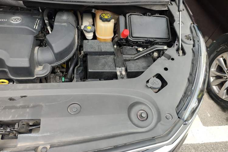 Used Buick GL8 2022 Avenir Aivia 7-Seater Deluxe Edition Engine Bay Left