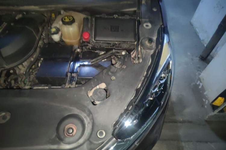 Used Buick GL8 2022 ES Landtrek 653T Luxury Edition Engine Bay Left