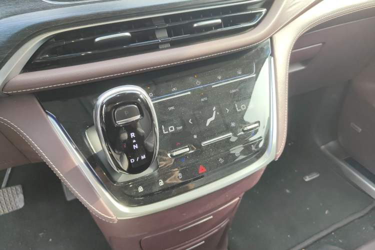 Used Buick GL8 2022 Avenir Aivia Six-Seat Deluxe Edition Gear Lever
