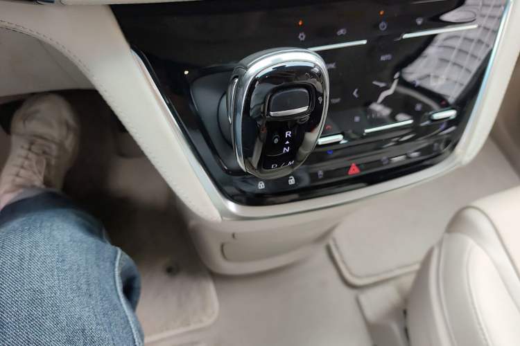 Used Buick GL8 2022 Avenir Aivia 7-Seater Deluxe Edition Gear Lever