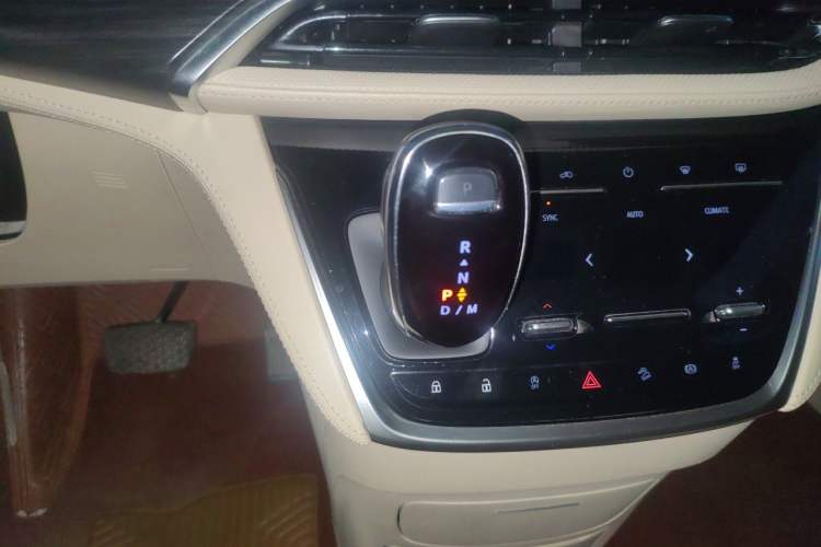 Used Buick GL8 2022 ES Landtrek 653T Luxury Edition Gear Lever