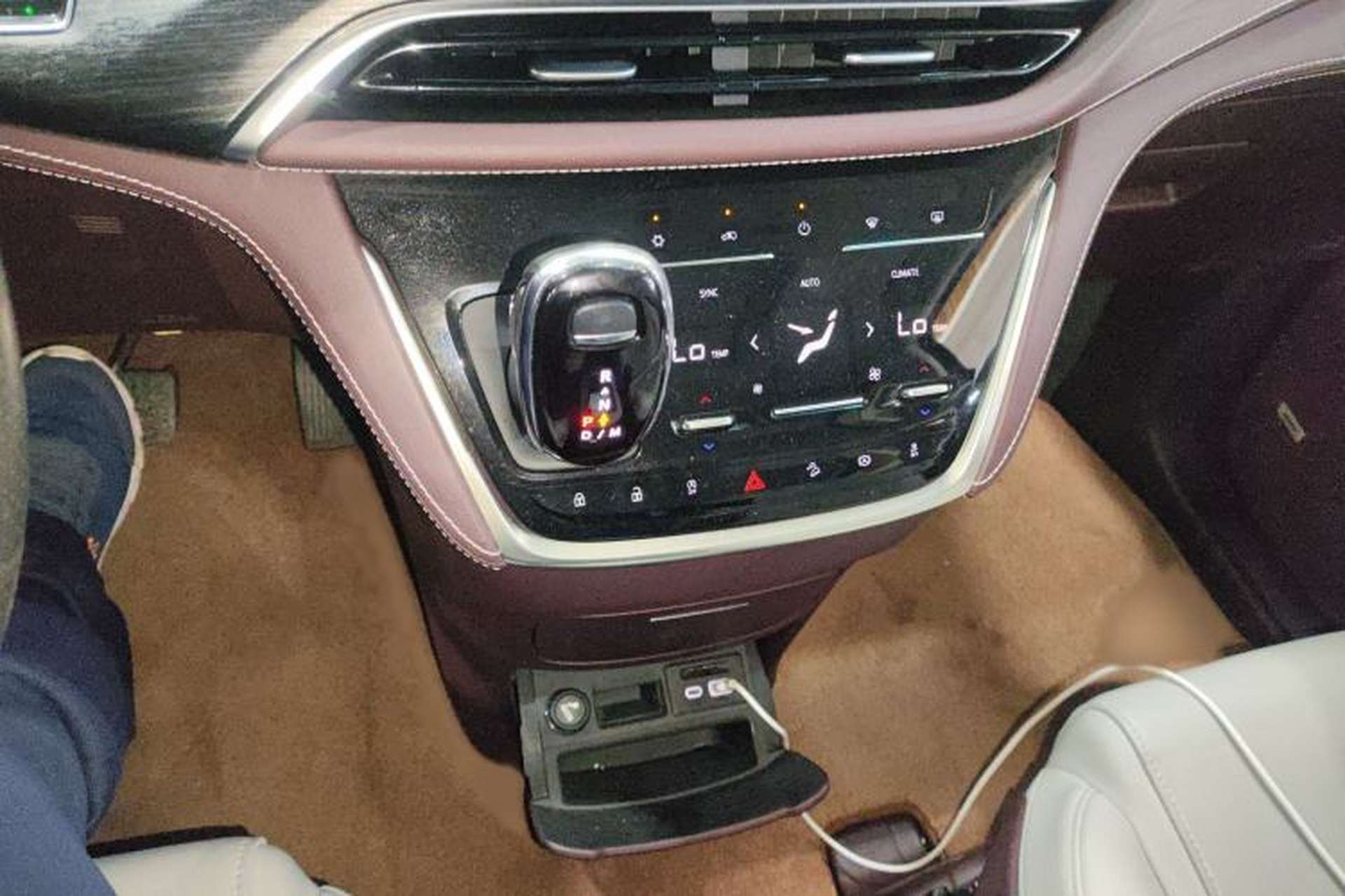 Used Buick GL8 2022 Facelifted Avenir Aivia 7-Seater Premium Edition Gear Lever