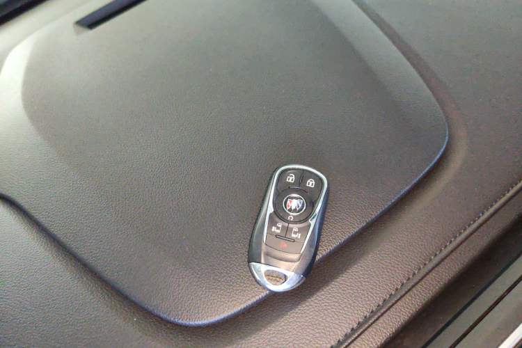 Used Buick GL8 2022 ES Landtrek 653T Flagship Model Interior 1