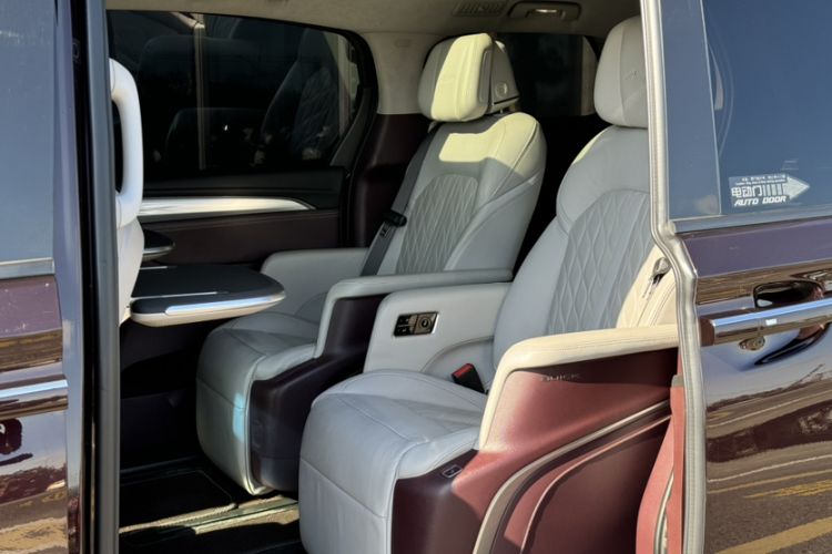 Used Buick GL8 2022 Avenir Aivia Six-Seat Deluxe Edition Interior 8