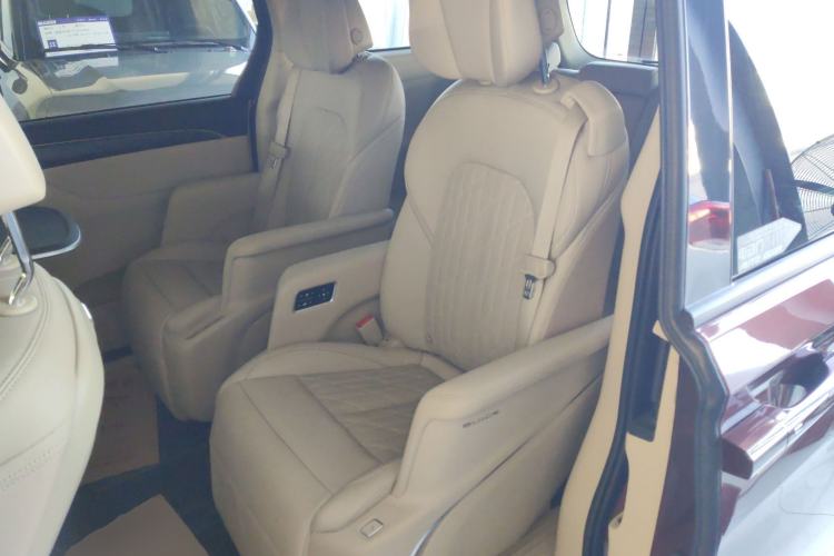 Used Buick GL8 2022 ES Landtrek 653T Flagship Model Left Rear Seat