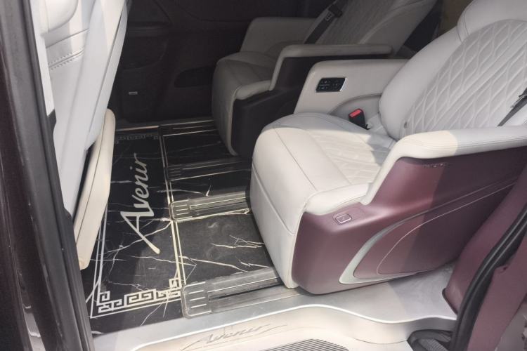 Used Buick GL8 2022 Avenir Aivia Six-Seat Deluxe Edition Left Rear Seat